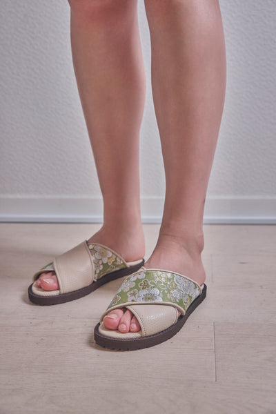 Beige leather Nishijin-ori sandals