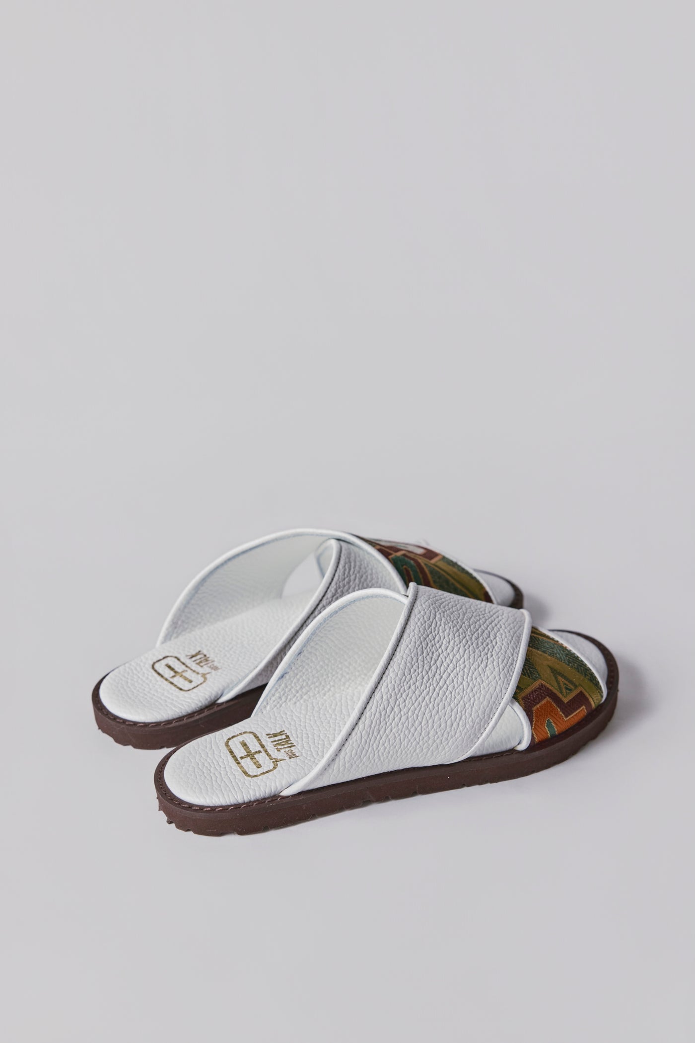 White leather Nishijin-woven sandals